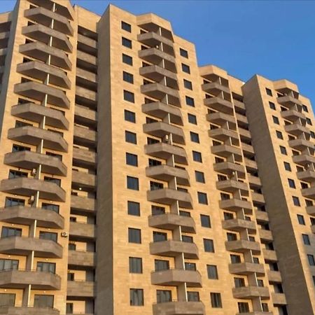 Beautiful Apartment With 3 Balconies In The Center Of Ереван Екстериор снимка