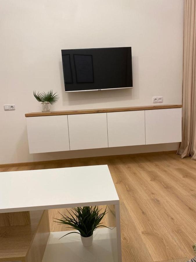 Beautiful Apartment With 3 Balconies In The Center Of Ереван Екстериор снимка