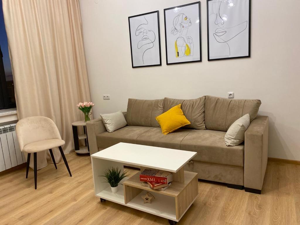 Beautiful Apartment With 3 Balconies In The Center Of Ереван Екстериор снимка