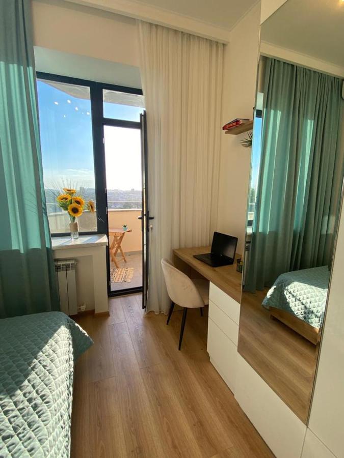Beautiful Apartment With 3 Balconies In The Center Of Ереван Екстериор снимка